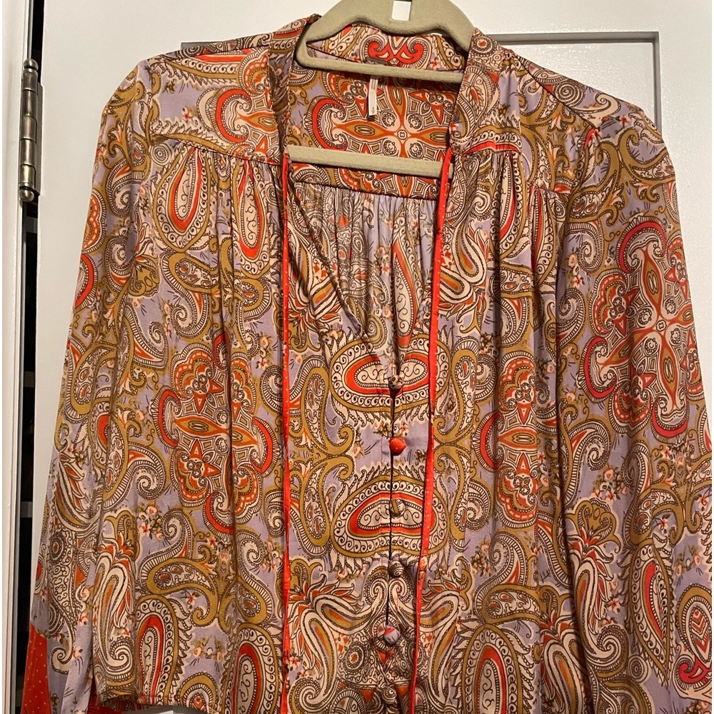 BEAUTIFUL DAY FREE PEOPLE TOP Satin Paisley Peasant